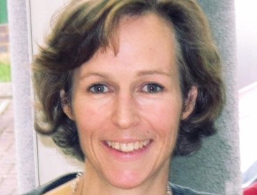 Headshot of Dr Sarah R Anderson.