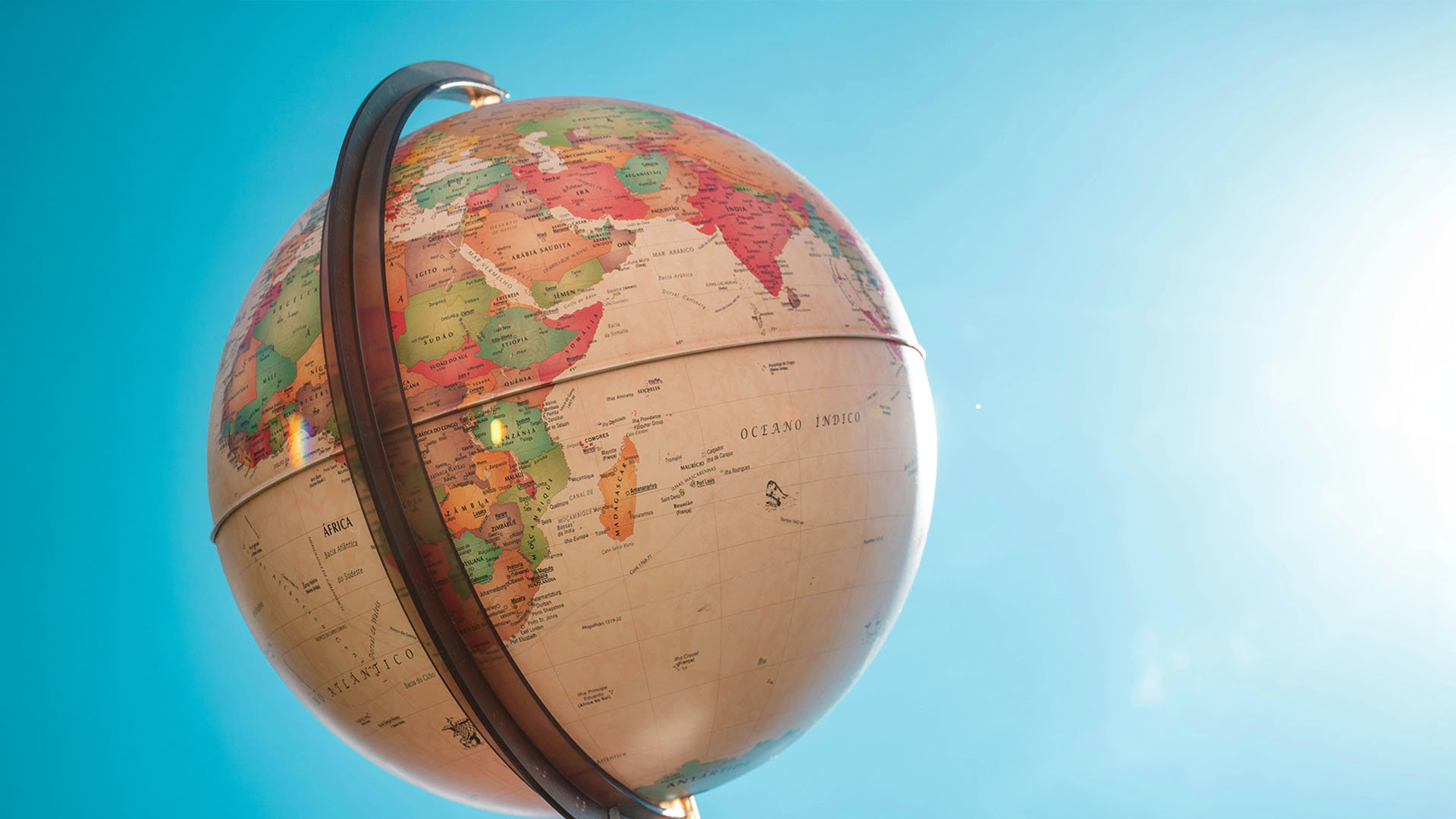 A white and red globe under a blue sky at daytime.